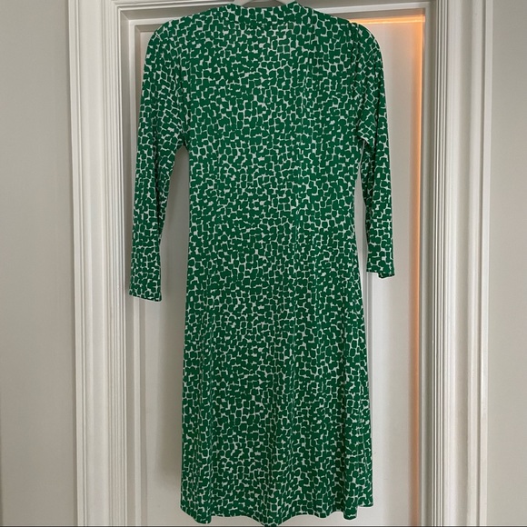 BCBGmaxazria Green and White Wrap dress NWOT - Picture 4 of 5